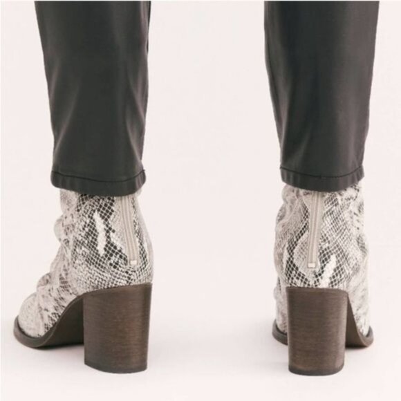 Free People Elle Boot Block Heel Snakeskin Boot White Grey 39 9 - Picture 7 of 16